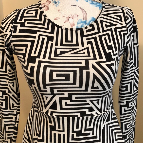 Forever21 geometric black & white dress size small - Picture 2 of 7